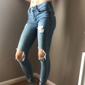American Eagle Ripped Jegging